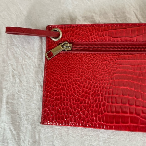 ☘️ Red Leather Wristlet with Side Pocket - Picture 5 of 7